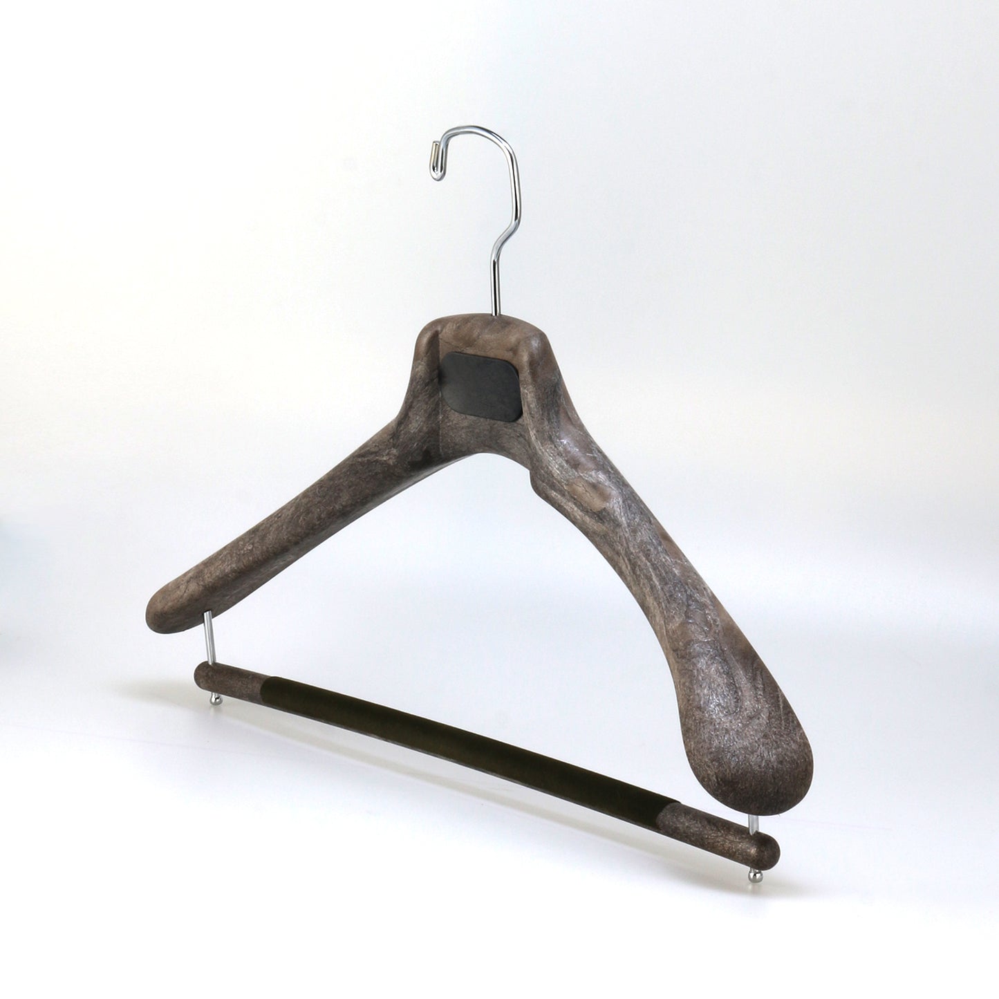 Brown Color Plastic Hangers With Metal Plate Logo
