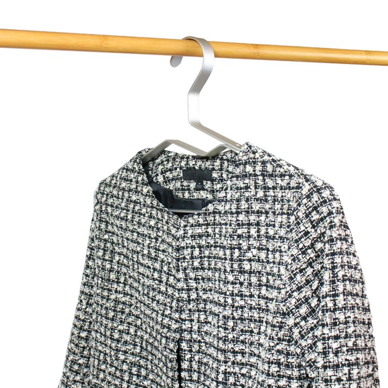 Supply Luxury Wide Shoulder Thick Metal Suit Hanger