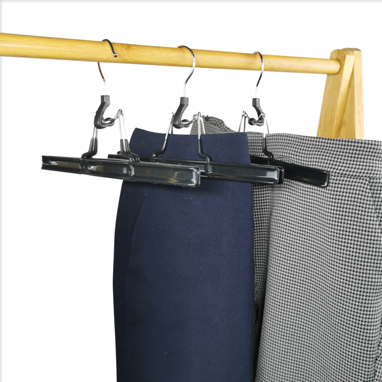 Non Slip Metal Skirt Hanger with Rubberized Clamp