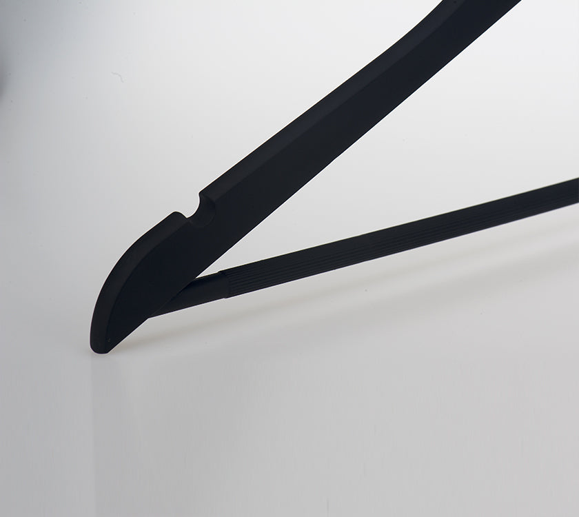 Black Plastic Clothes Hangers With Trouser Bar